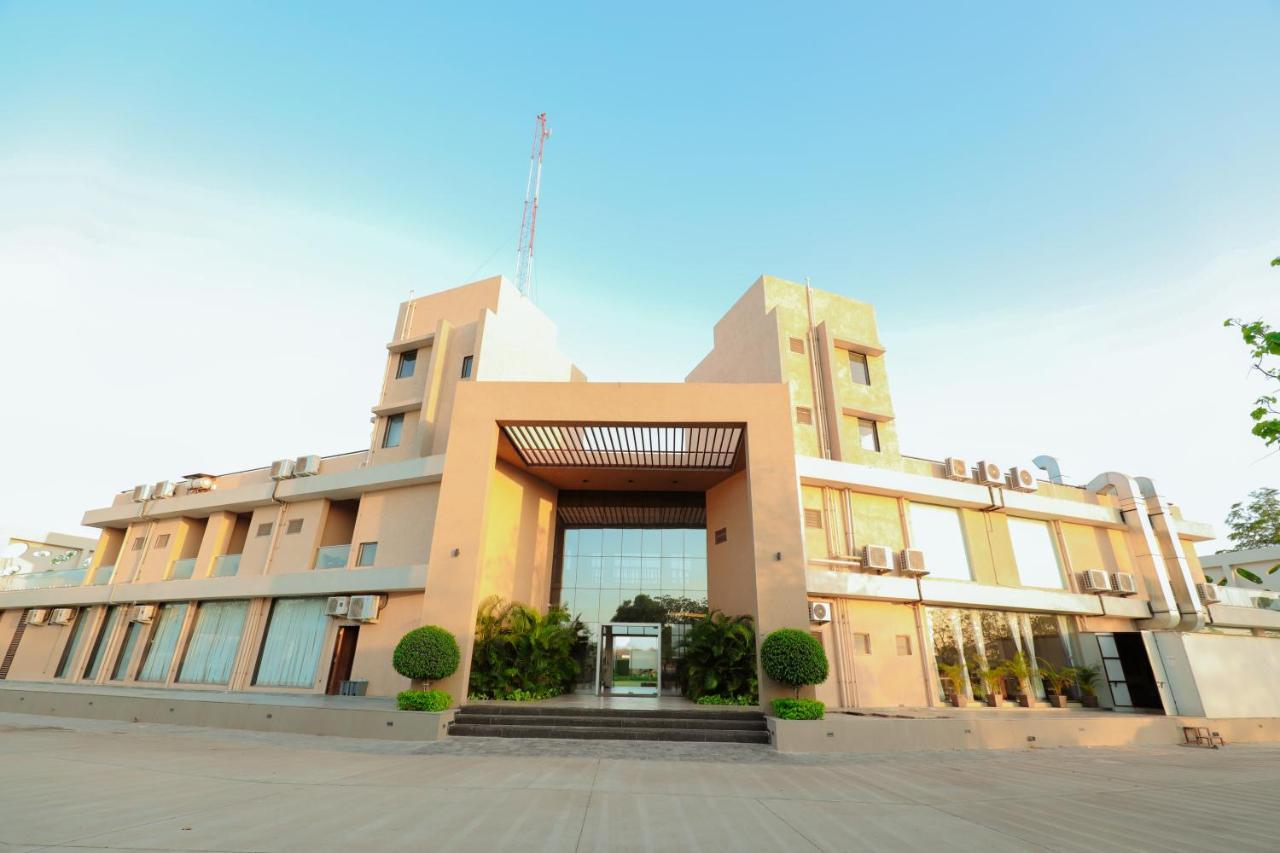Club Heaven Palanpur Exterior foto